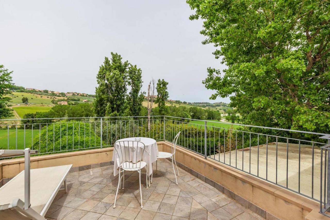 Grande Villa Storica Per Vacanze Con Giardino Privato E Piscina Ostra Exteriör bild