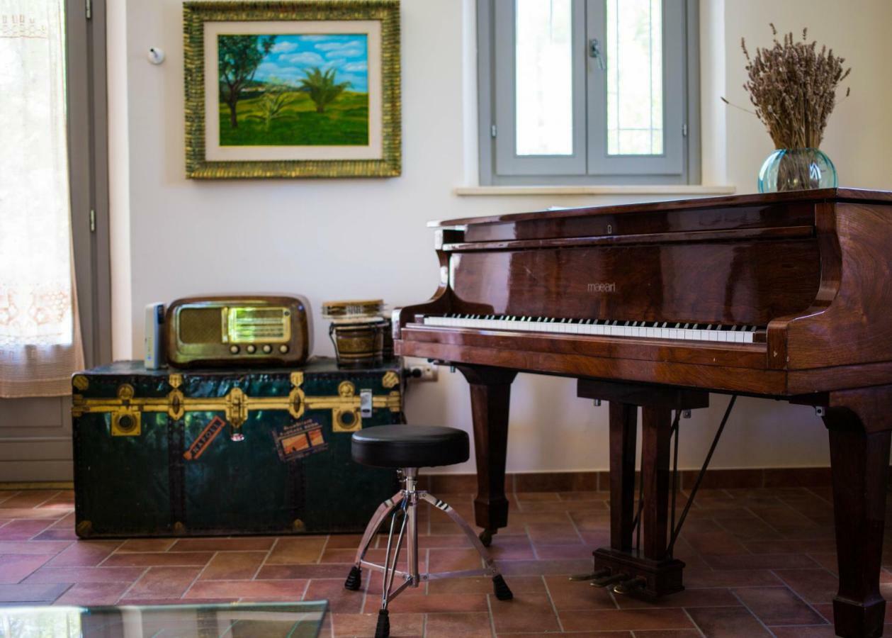 Grande Villa Storica Per Vacanze Con Giardino Privato E Piscina Ostra Exteriör bild